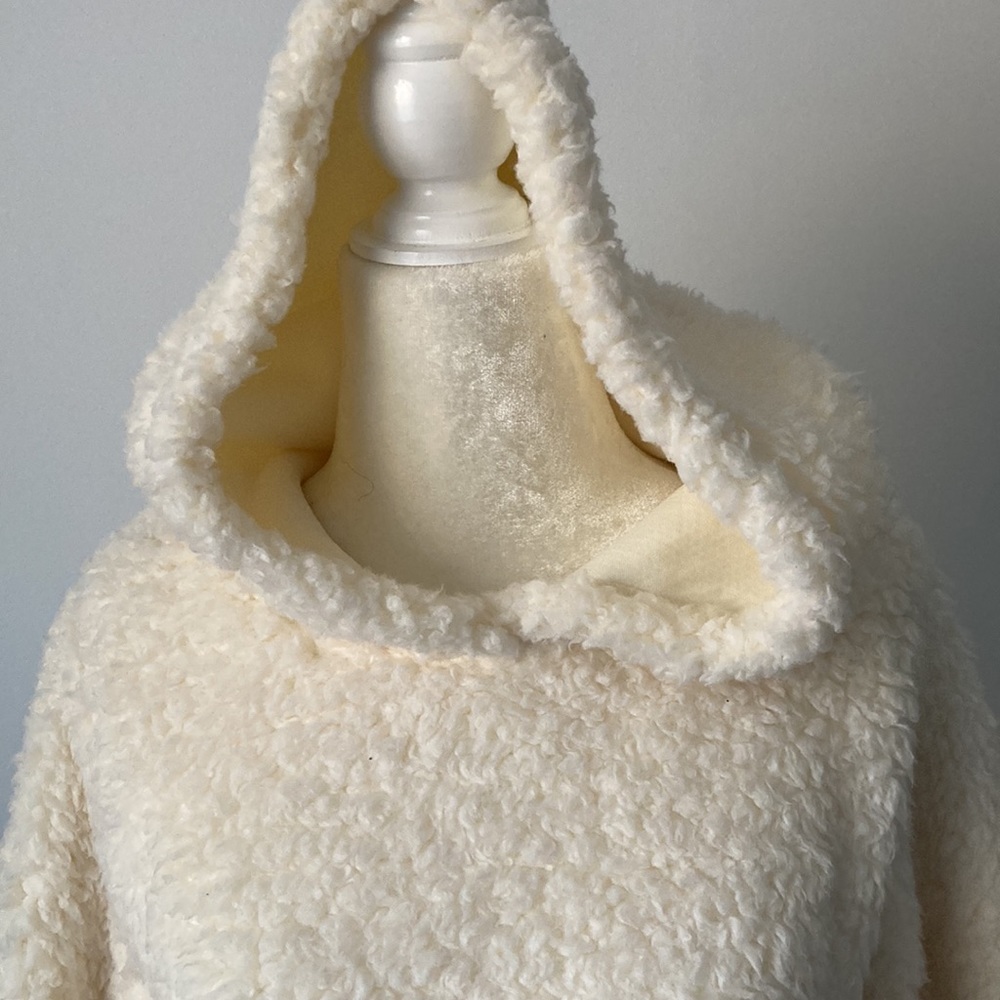 Champion White Hooded Sherpa with Kangaroo Pouch - Picture 4 of 8